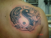 tatu-in-yan-na-lopatke