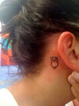 tatu-sova-za-uhom